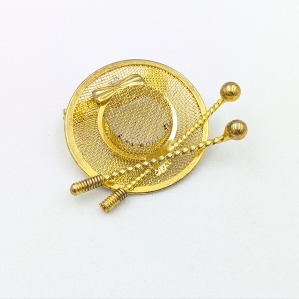 4/24$ Vintage gold tone mesh hat brooch pin - Picture 1 of 4